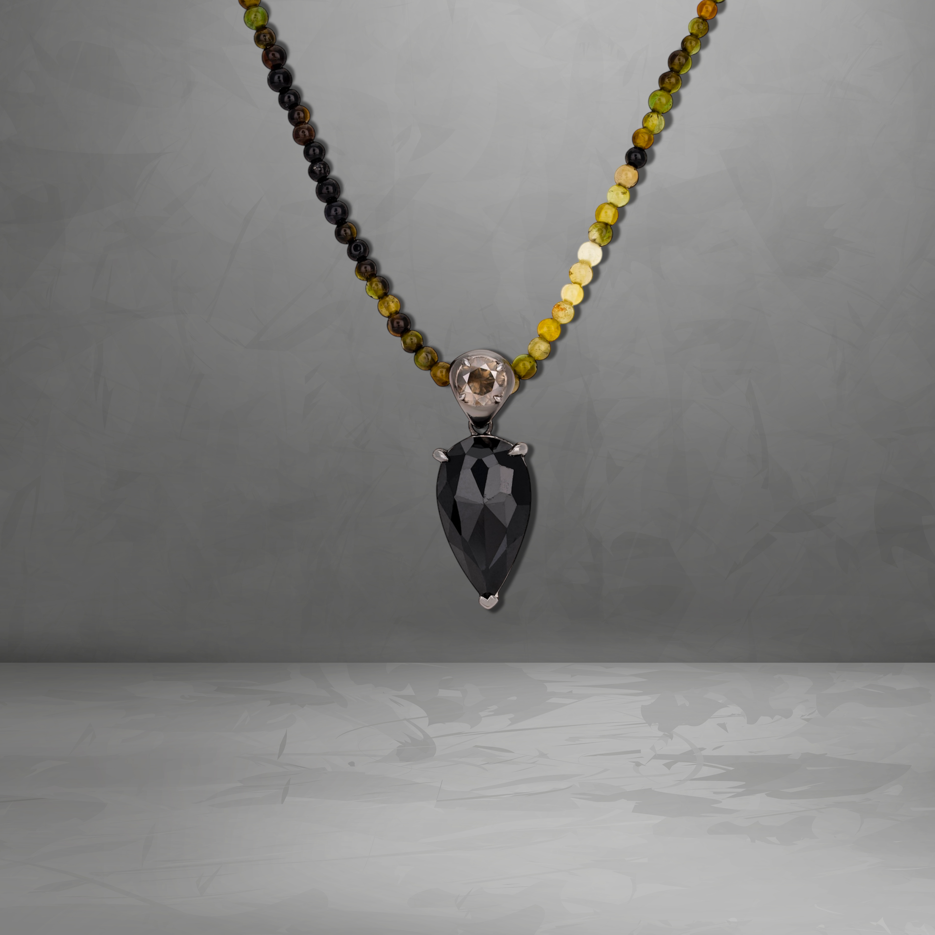 L'ANTHRACITE NECKLACE