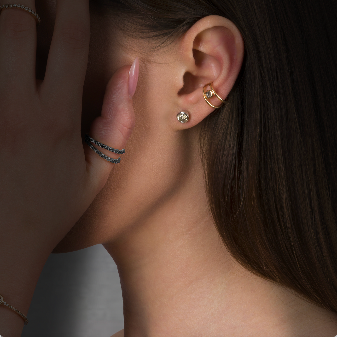 UNIQUE EAR CUFF HOLD UP